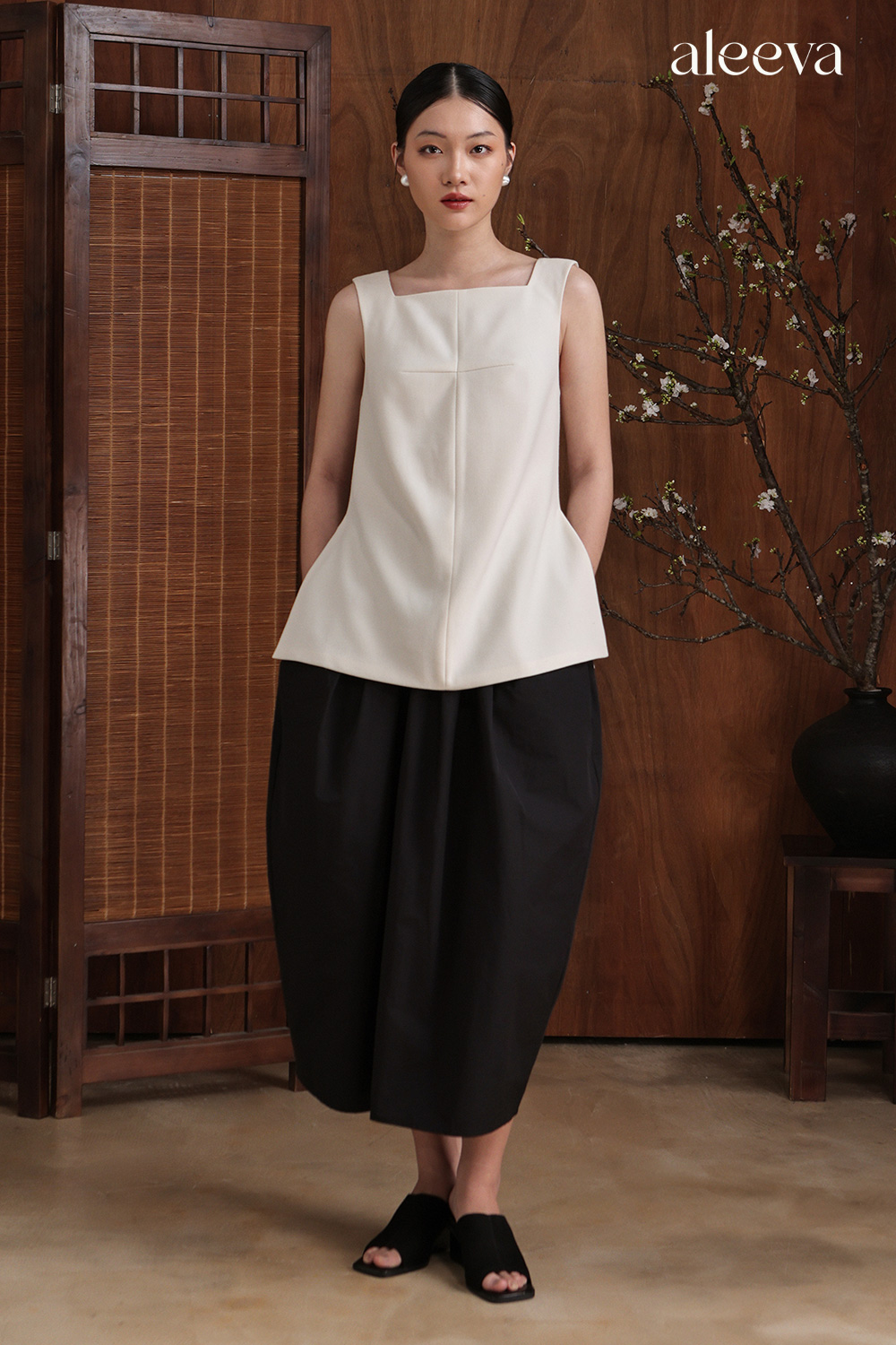 Sleeveless side-slit blouse