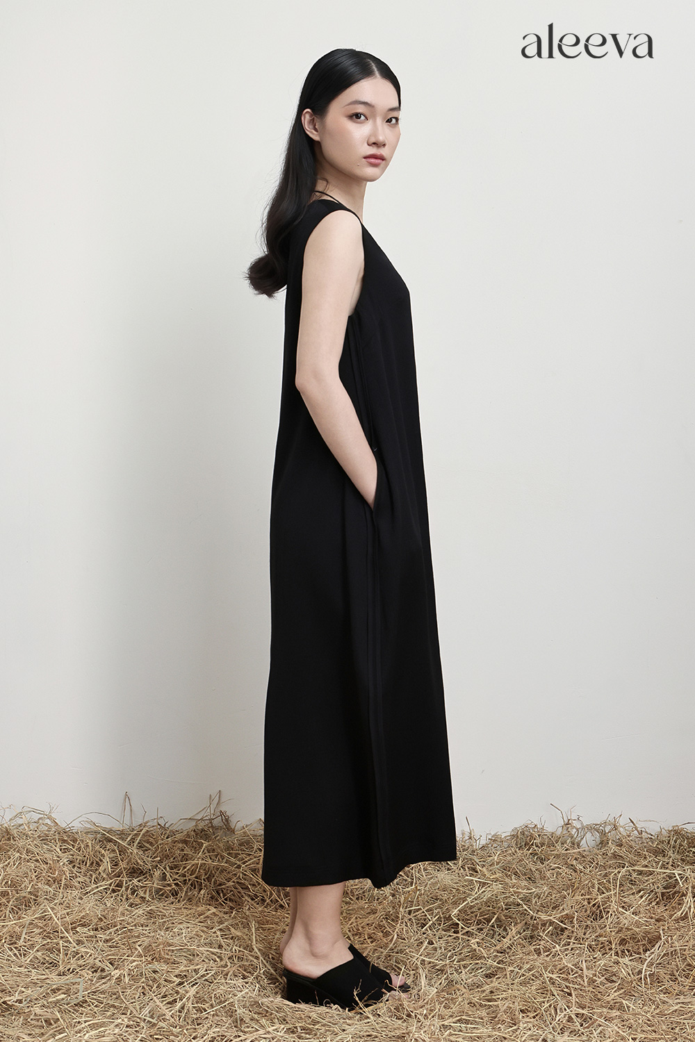 Everyday U-neck shift dress