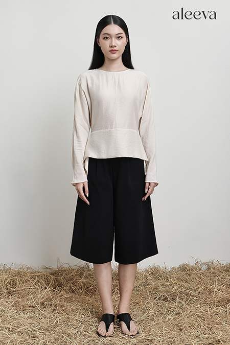 Pleated bermuda shorts