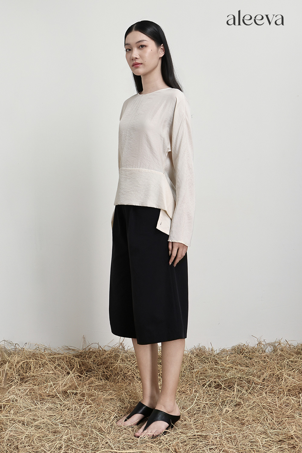 Pleated bermuda shorts