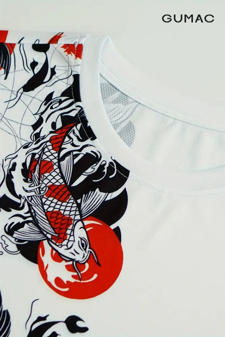 Áo thun có nhiều họa tiết và sử dụng phụ kiện đi kèm