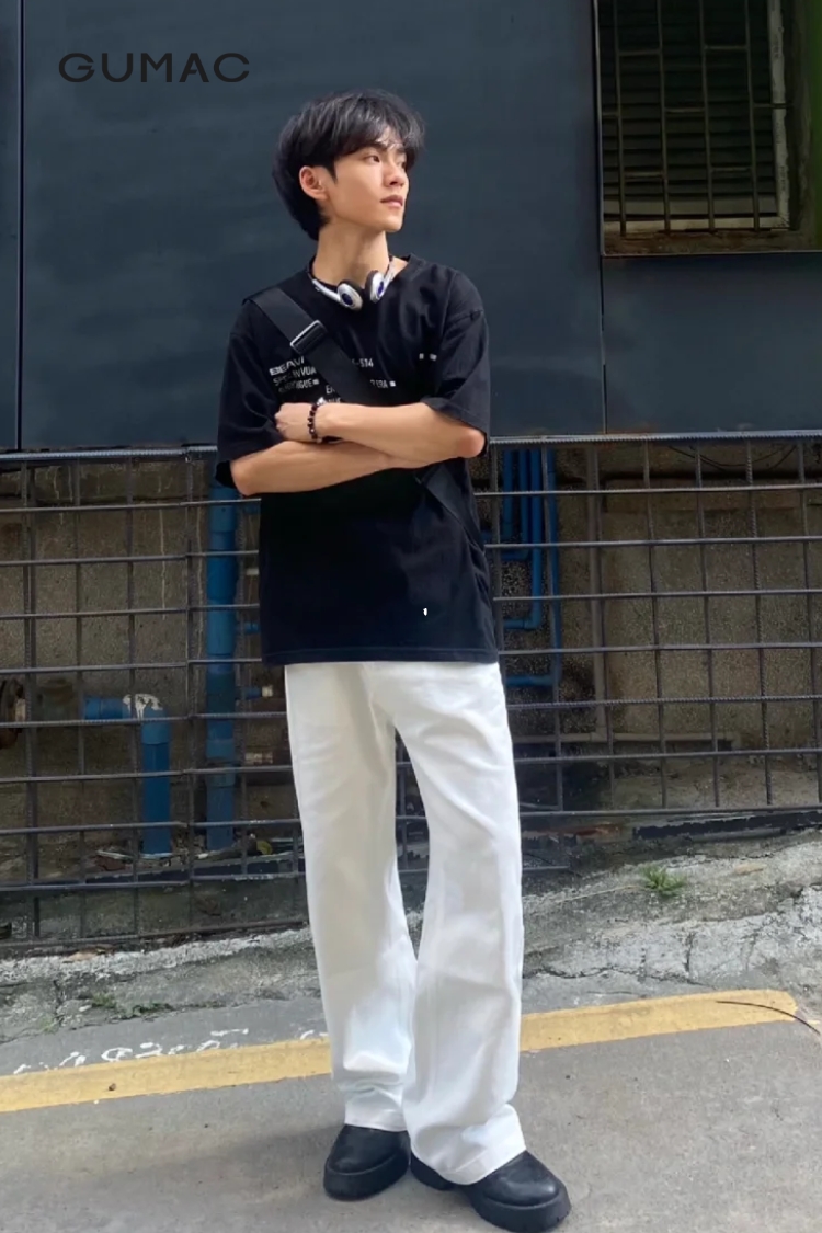 Áo phông nam rộng mix quần jean ống loe