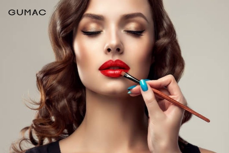 Hướng dẫn cách đánh son đẹp cho bờ môi dày trở nên mỏng hơn