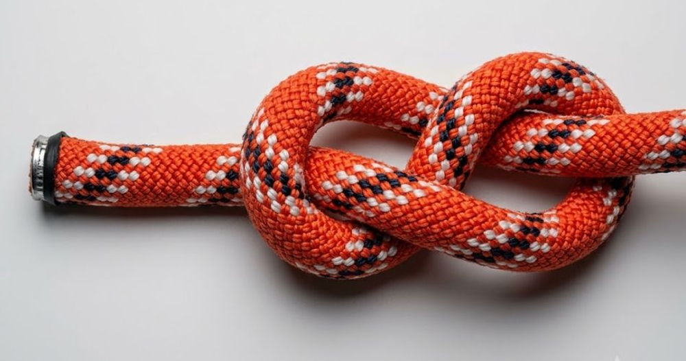 Kiểu khóa số 8 đảm bảo dây rút không bao giờ bị bung tuột trong các hoạt động thể thao