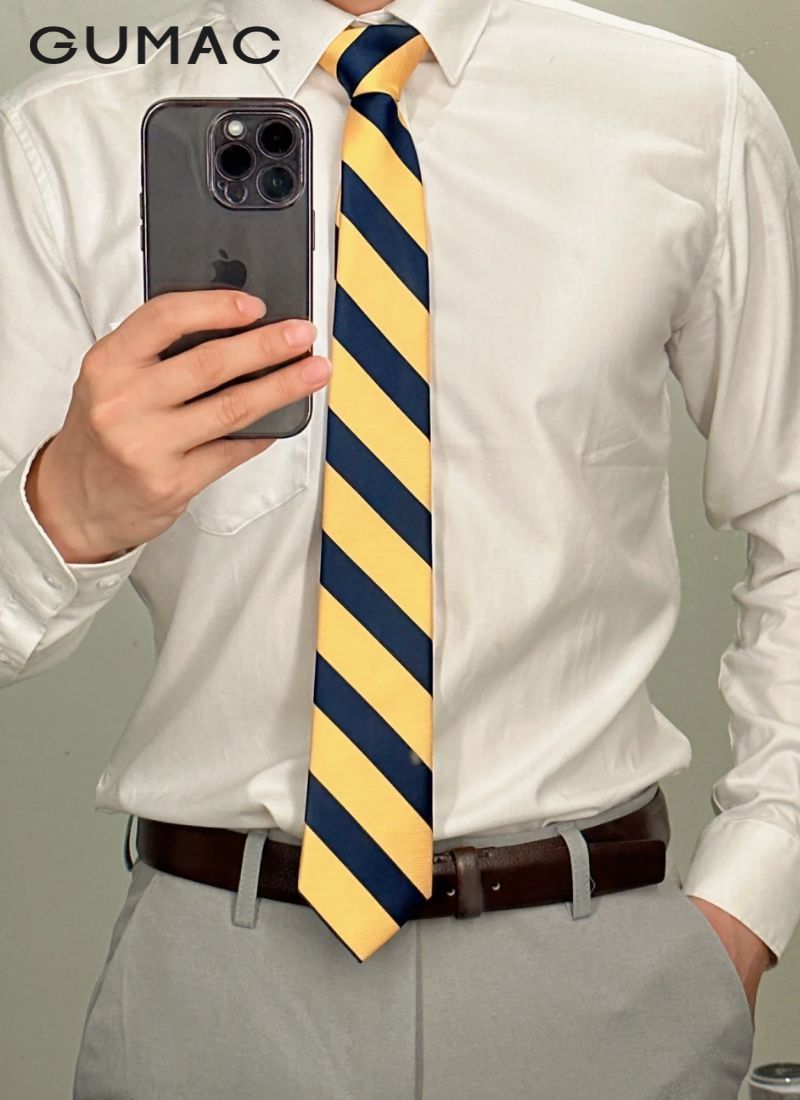 Phoi ao so mi ca vat mau vang