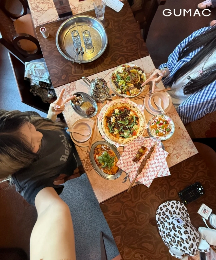 chup anh cung nguoi doi dien