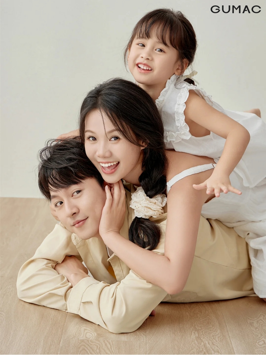 concept chup anh gia dinh 3 nguoi