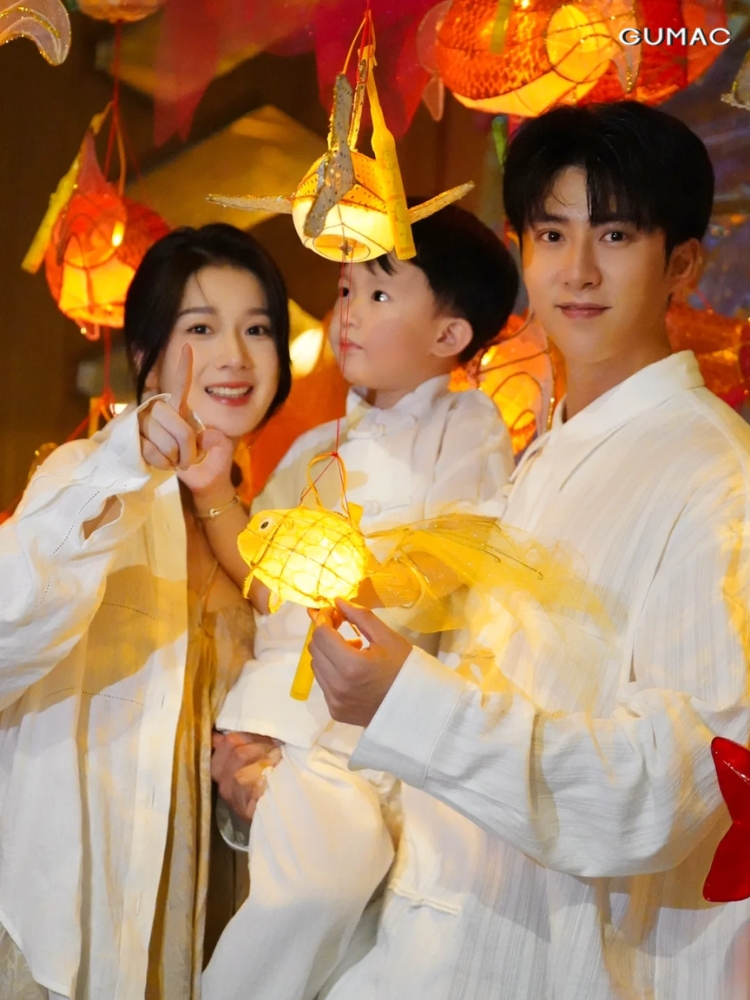 chup anh trung thu gia dinh nho