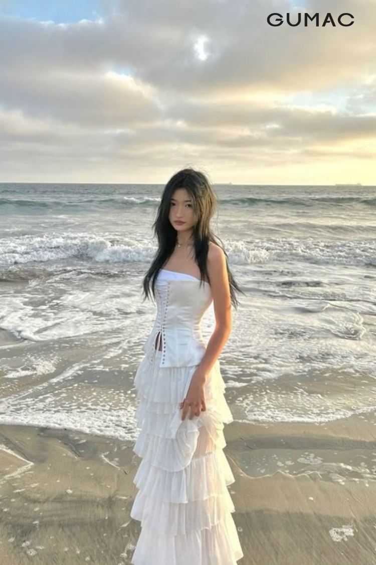 Dam maxi di bien cho nguoi dang dong ho cat