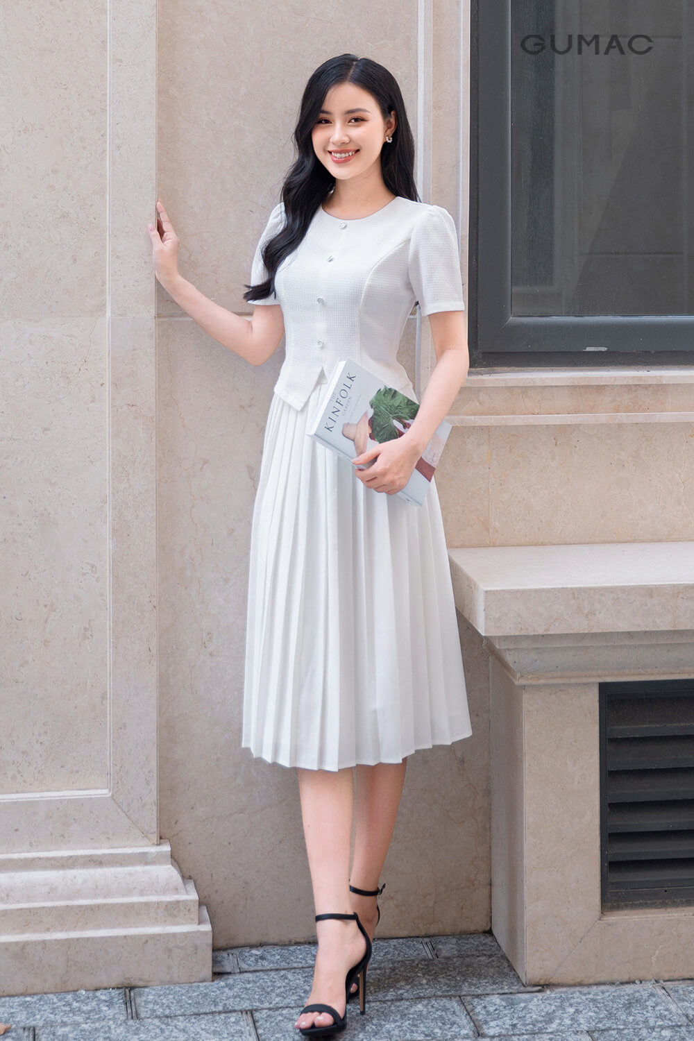 Kiểu váy thân dưới màu trắng dáng dài