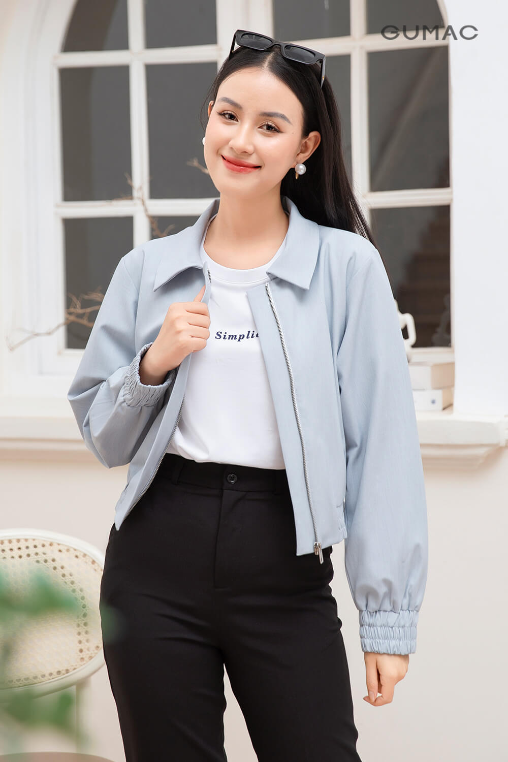 Cách mix áo thun phông rộng với áo khoác năng động