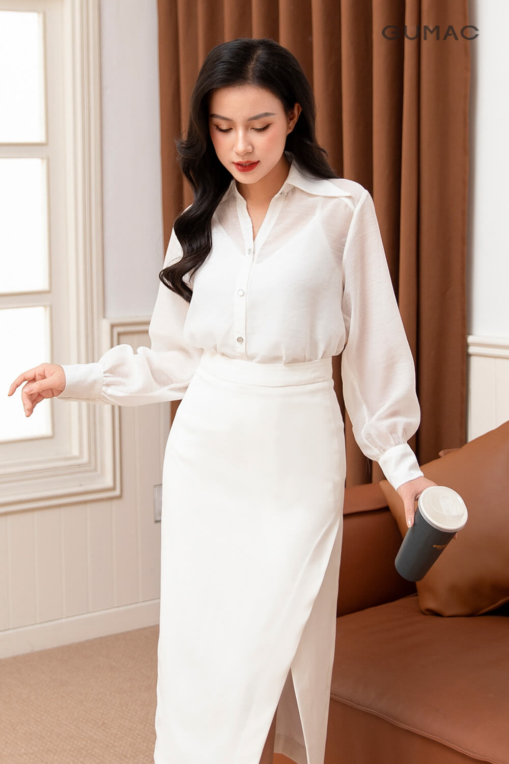 Áo 2 dây trong áo sơ mi sơ vin