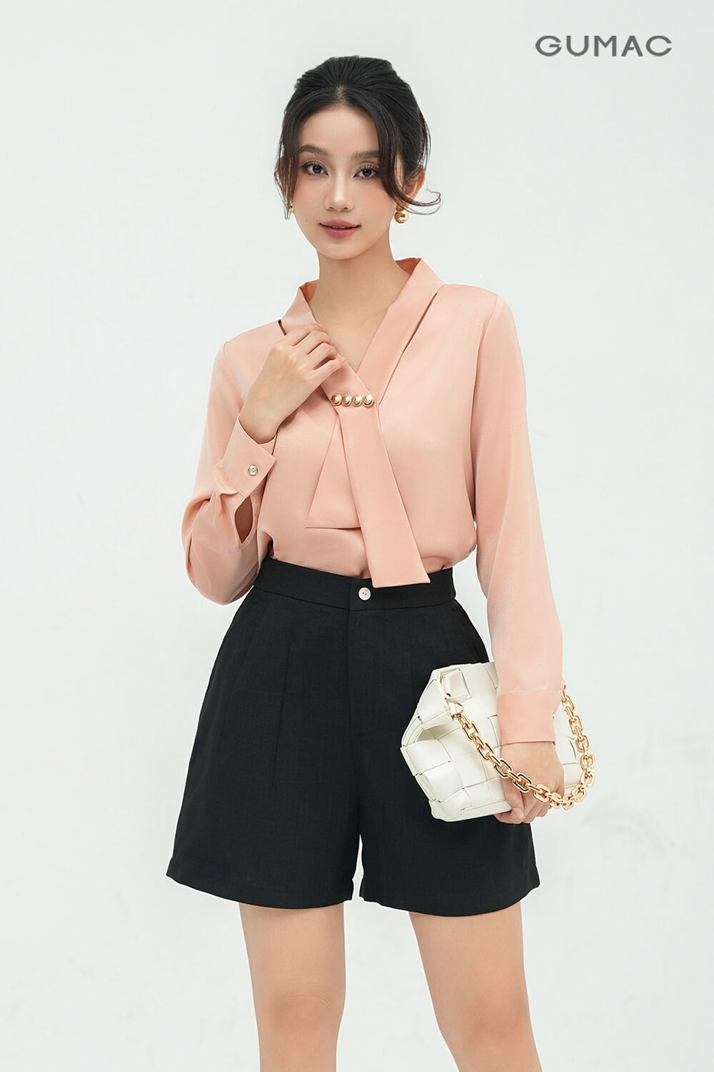 Phối áo sơ mi rộng