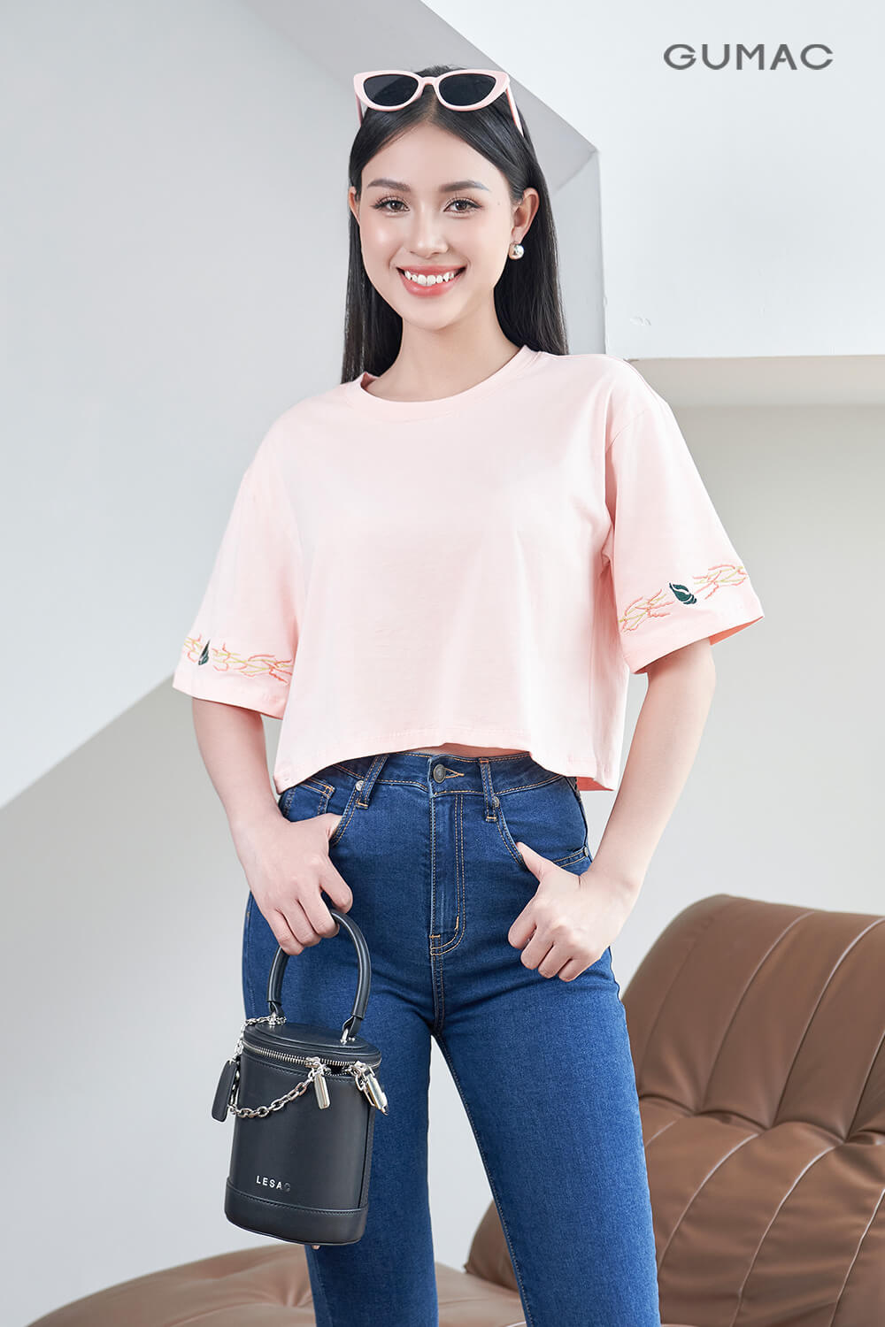 Màu hồng cam kết hợp với màu gì