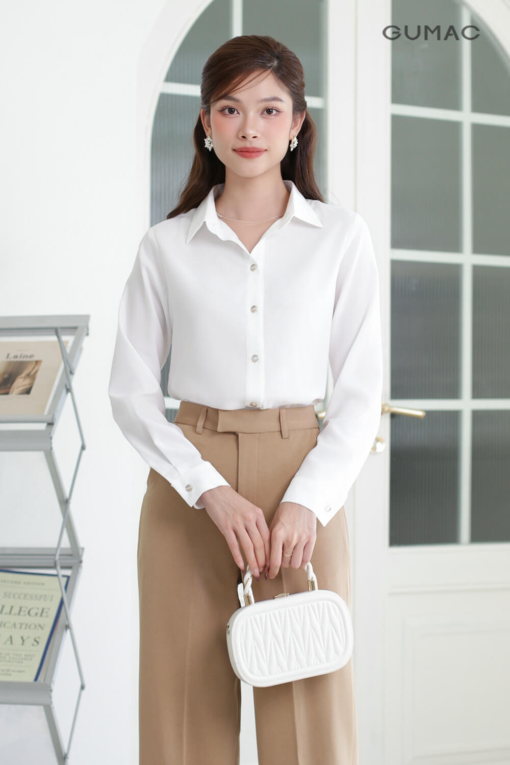 quan tay phoi ao so mi co duc mau trang