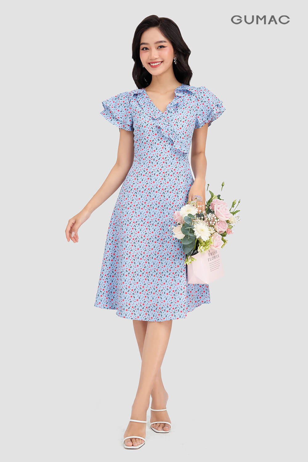 sinh nam binh ty hop mau xanh duong