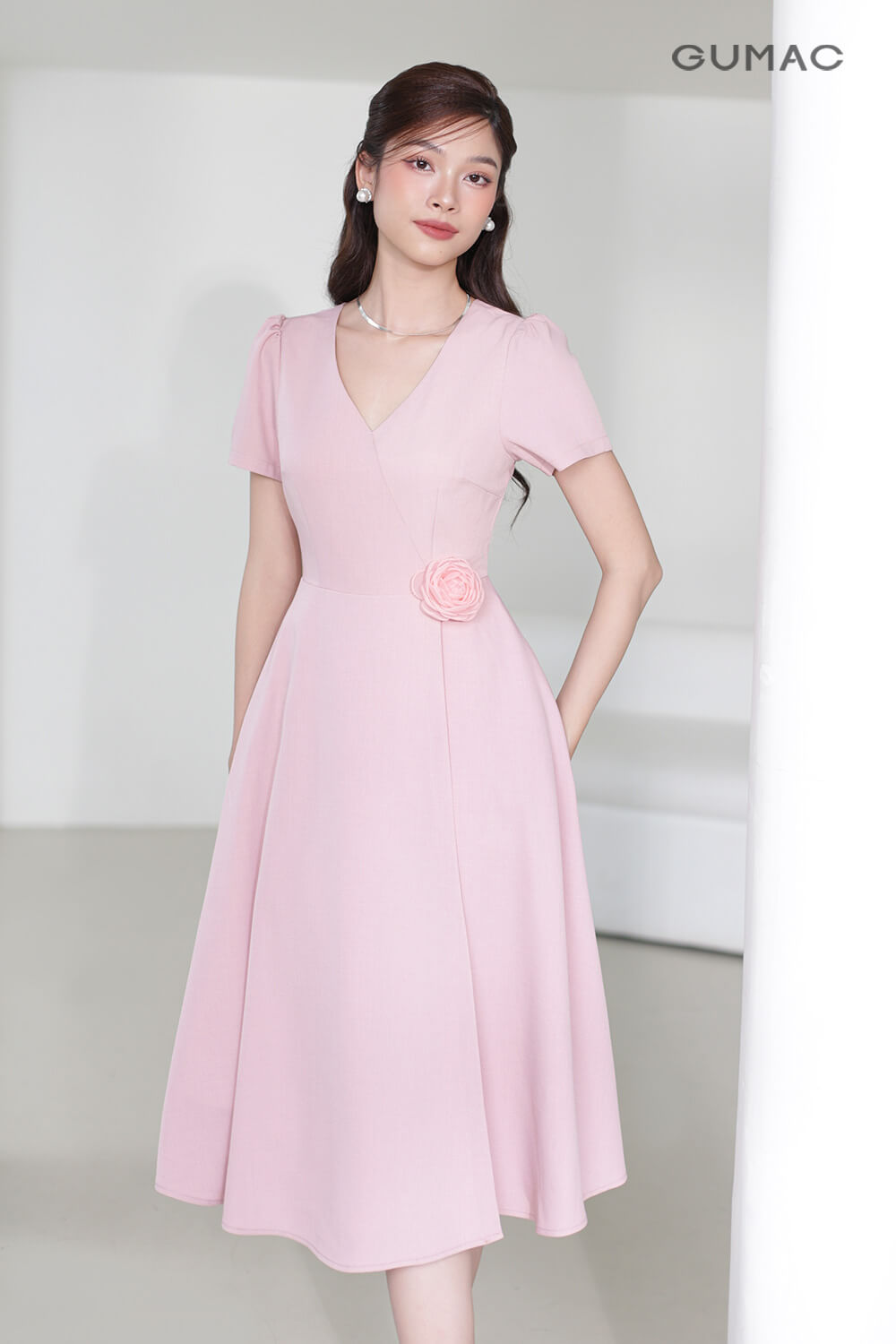 Đầm A xòe cổ V