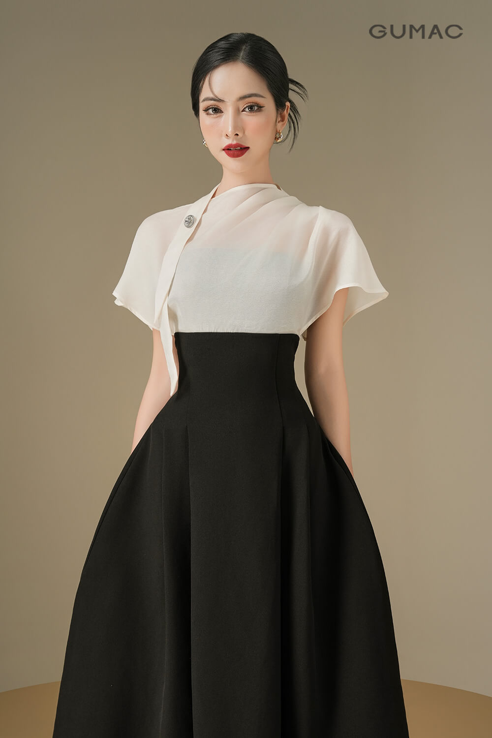 Đầm phối 2 màu trắng và đen