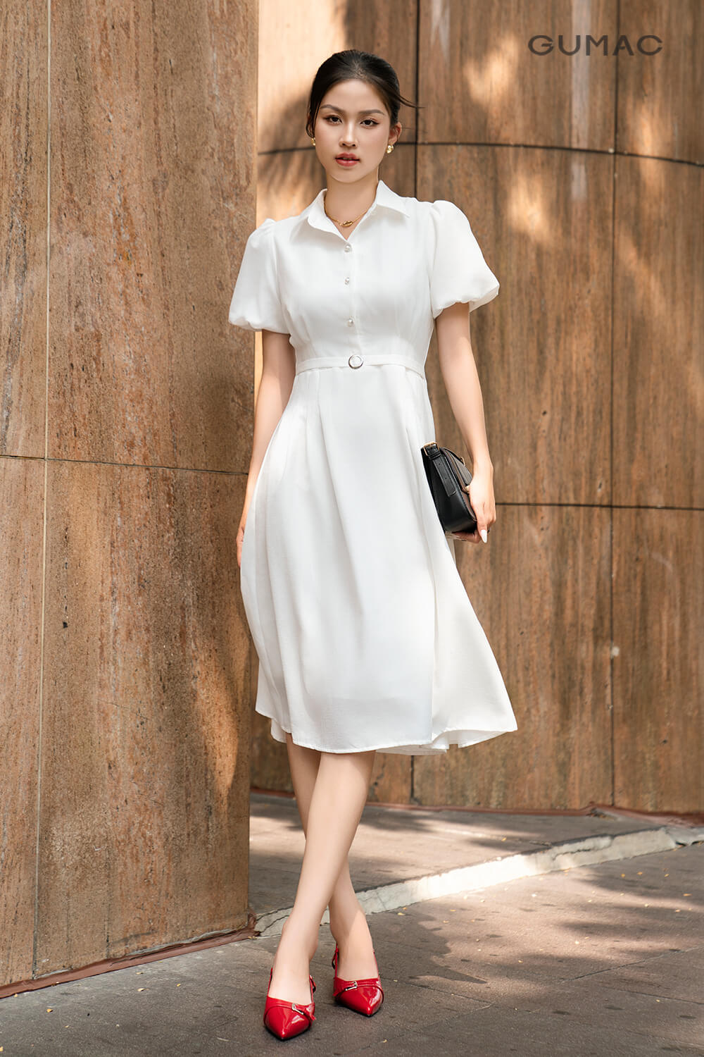 quyen ru voi vay trang va giay do