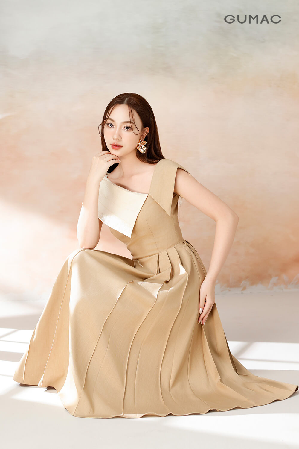 Màu vàng đồng ánh kim nổi bật mùa Giáng sinh