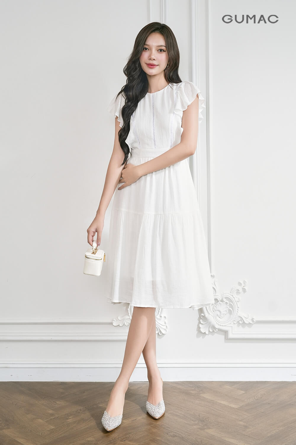 Giay mau bac phoi ao dam trang sang trong va quy phai