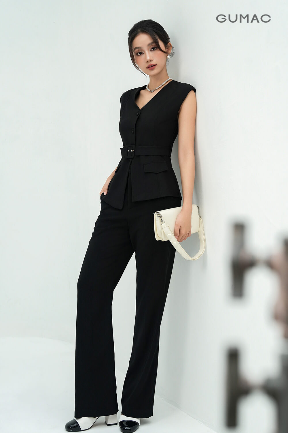 Quần ống loe che khuyết điểm chân thô