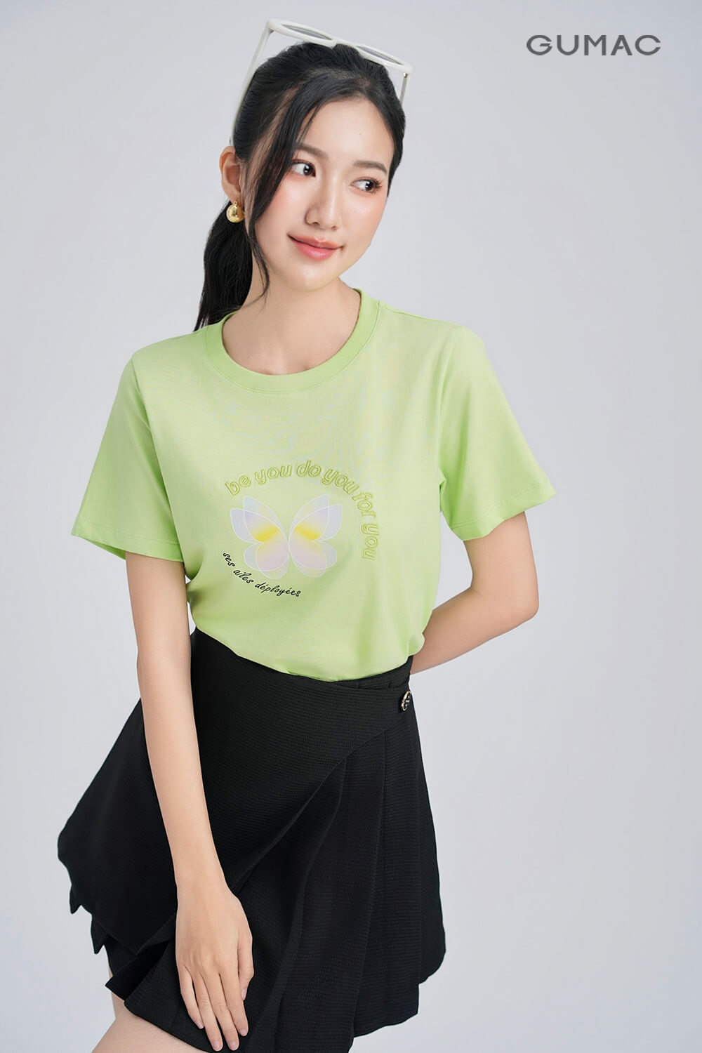 cách phối đồ cho người lùn cùng chân váy tennis