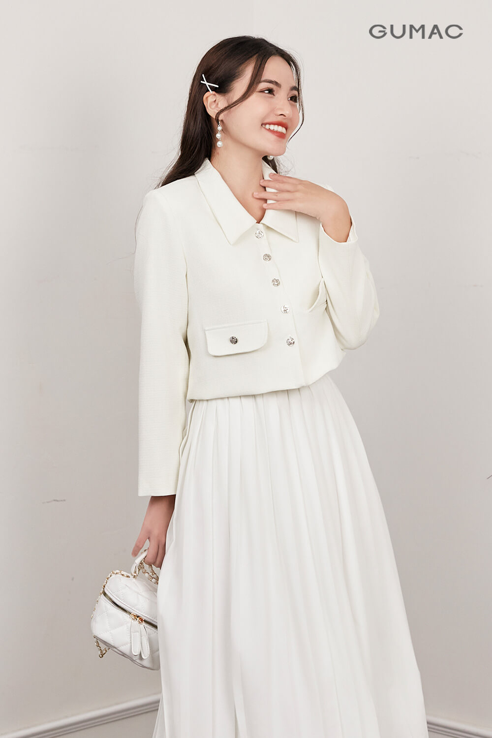 Thanh lịch hơn với set váy rời dập ly và áo blazer