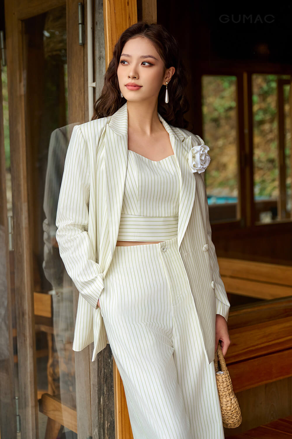 quần tây nữ mặc với áo vest
