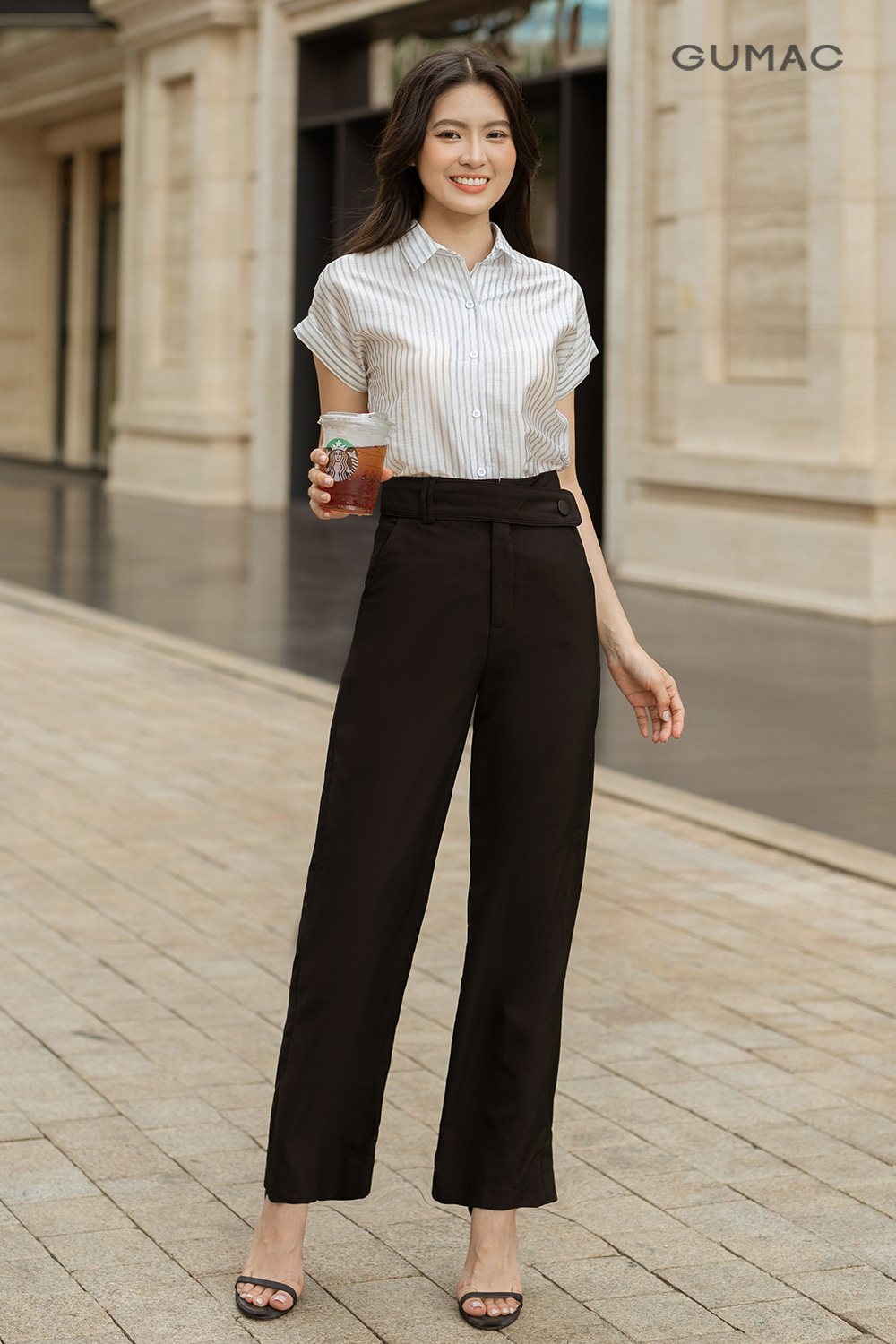 Quần ống rộng đen phối sơ mi trắng
