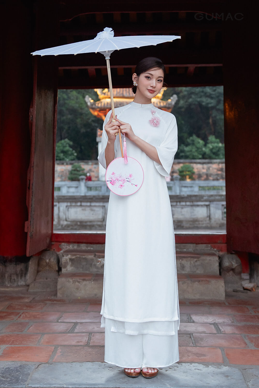 ao dai trang trong cho quy co cong so