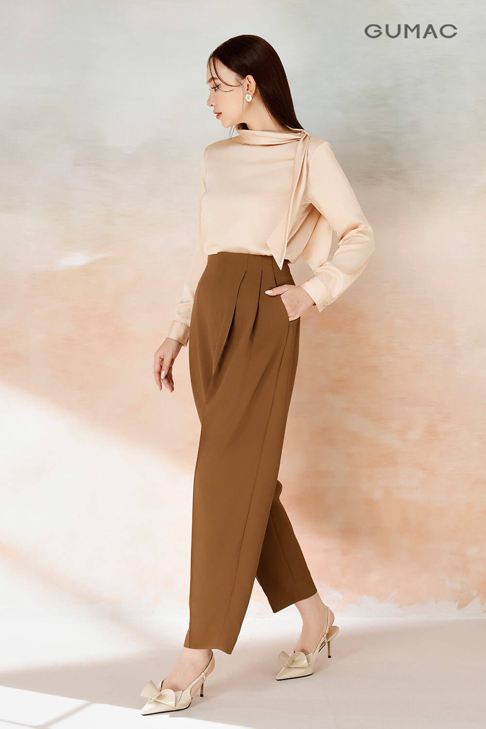 quần nâu phối áo màu gì