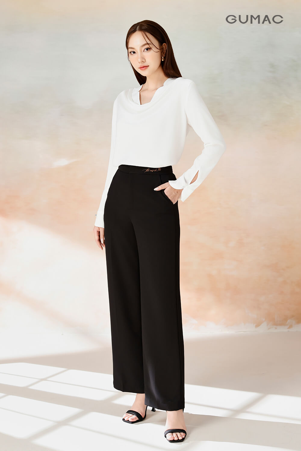 Quần tây họa tiết thêu lưng