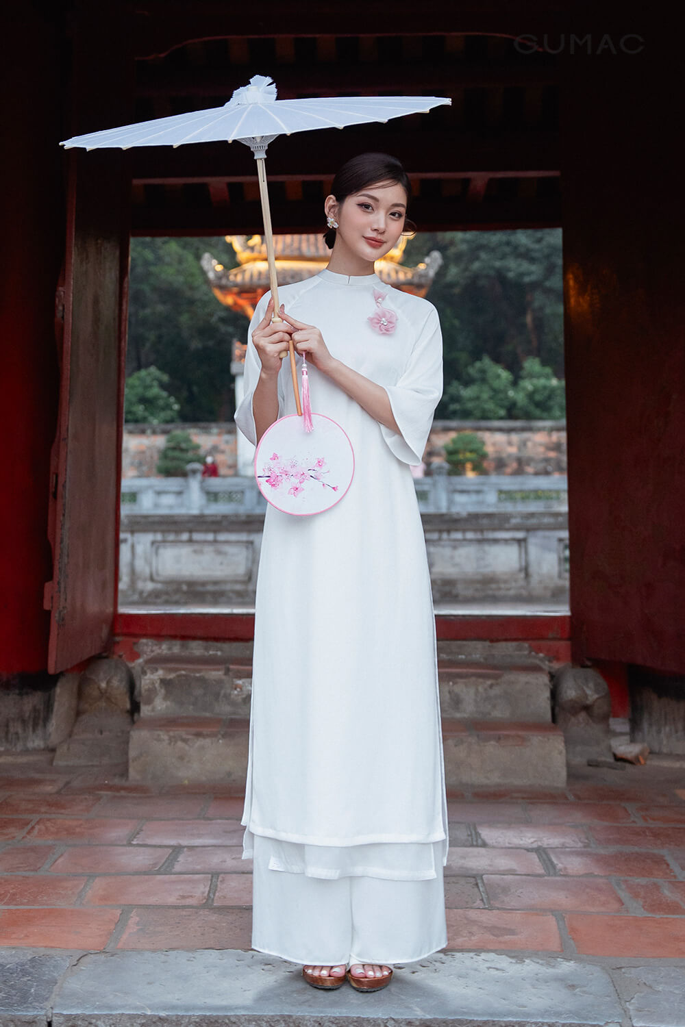 ao dai mau kem cho nang da nhot nhat
