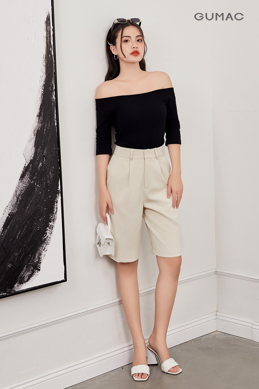 Áo nhung phối cùng với quần short năng động