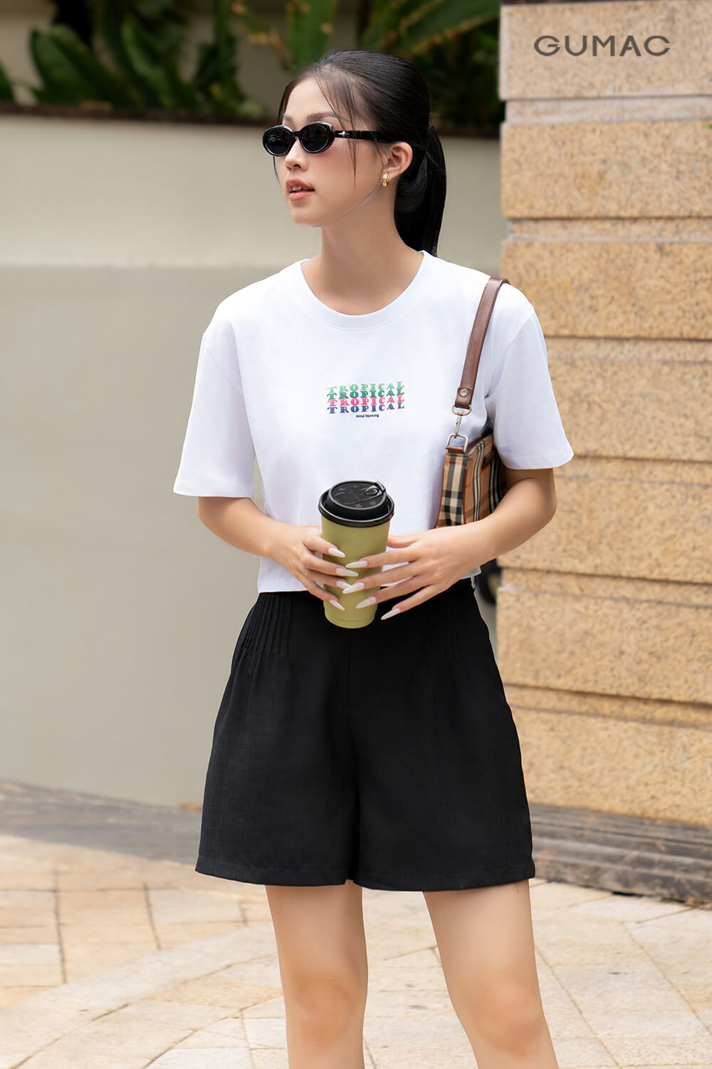 thứ 5 năng động cùng áo thun mix quần short