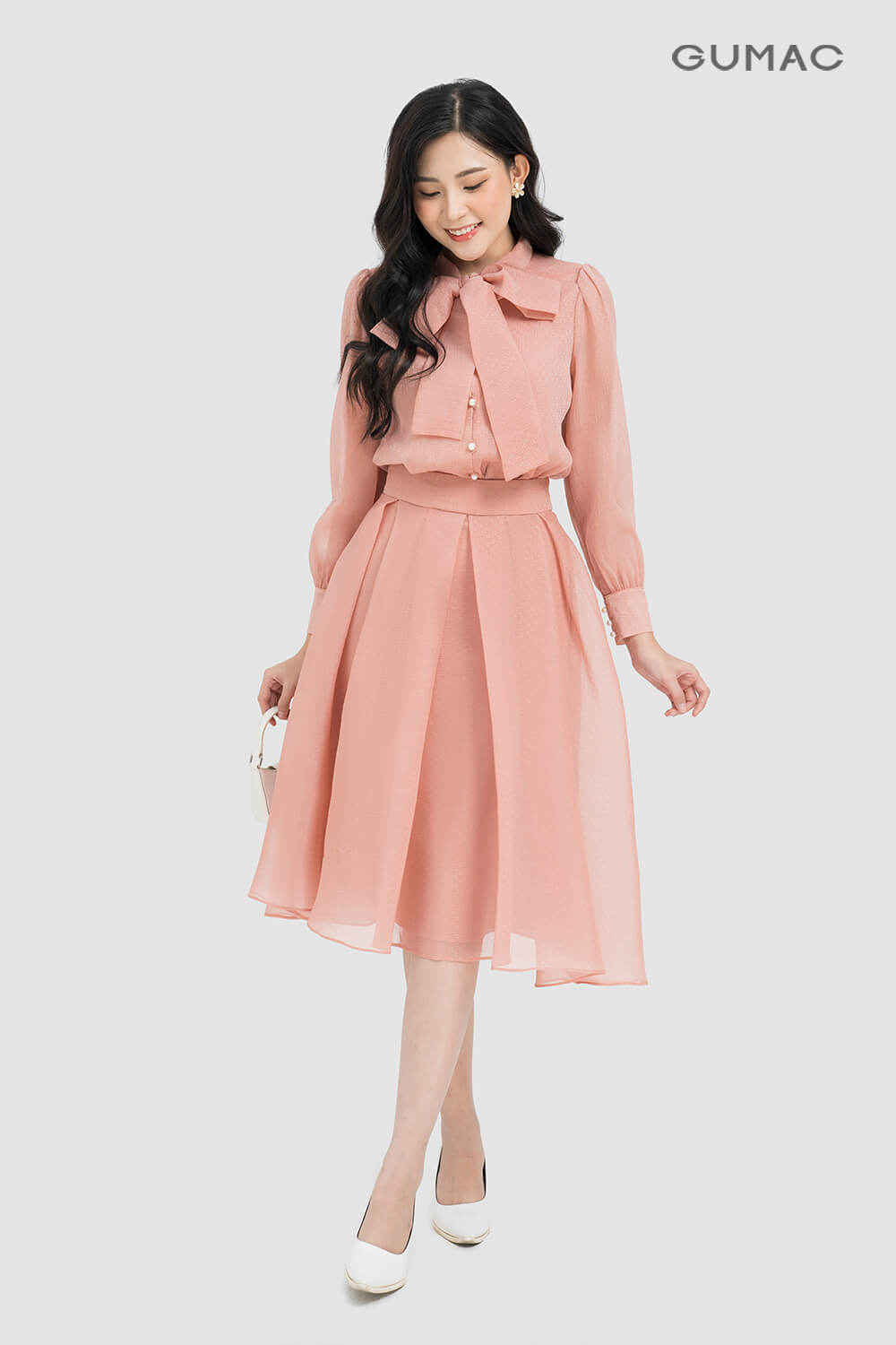 ao so mi kieu phoi chan vay chu a