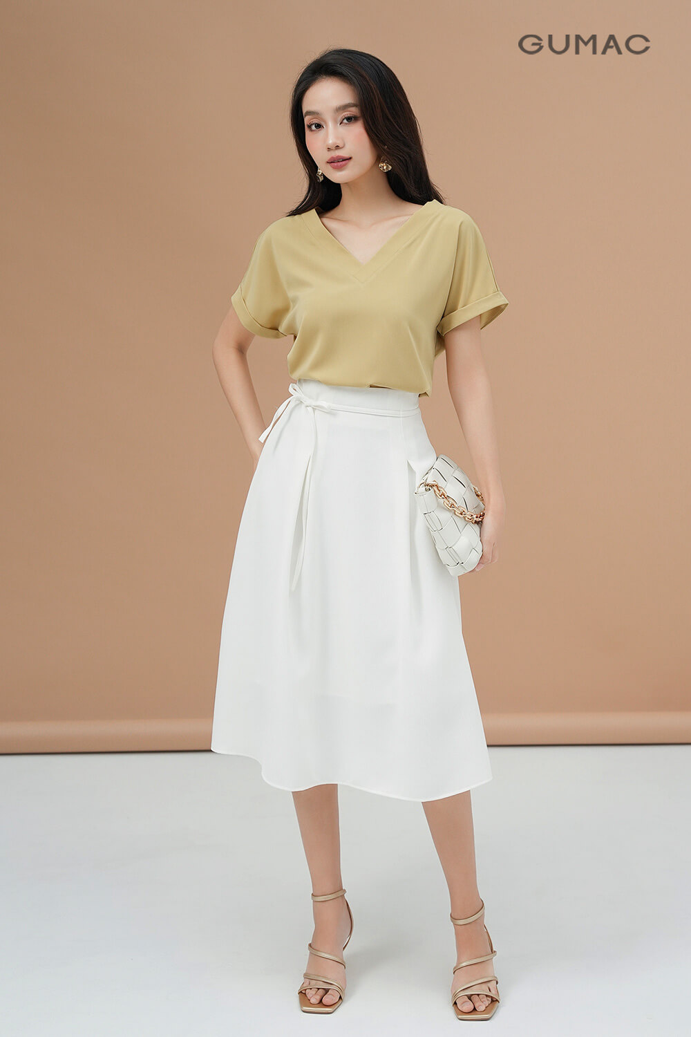chân váy xòe công sở màu trắng