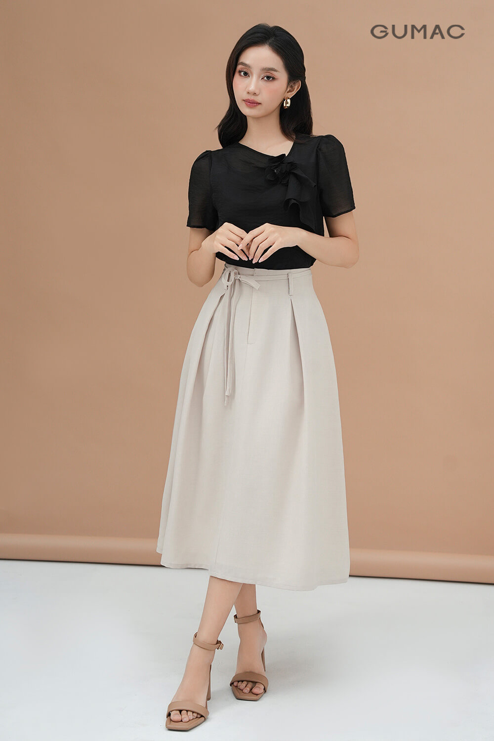 phối đồ cùng chân váy xòe phong cách