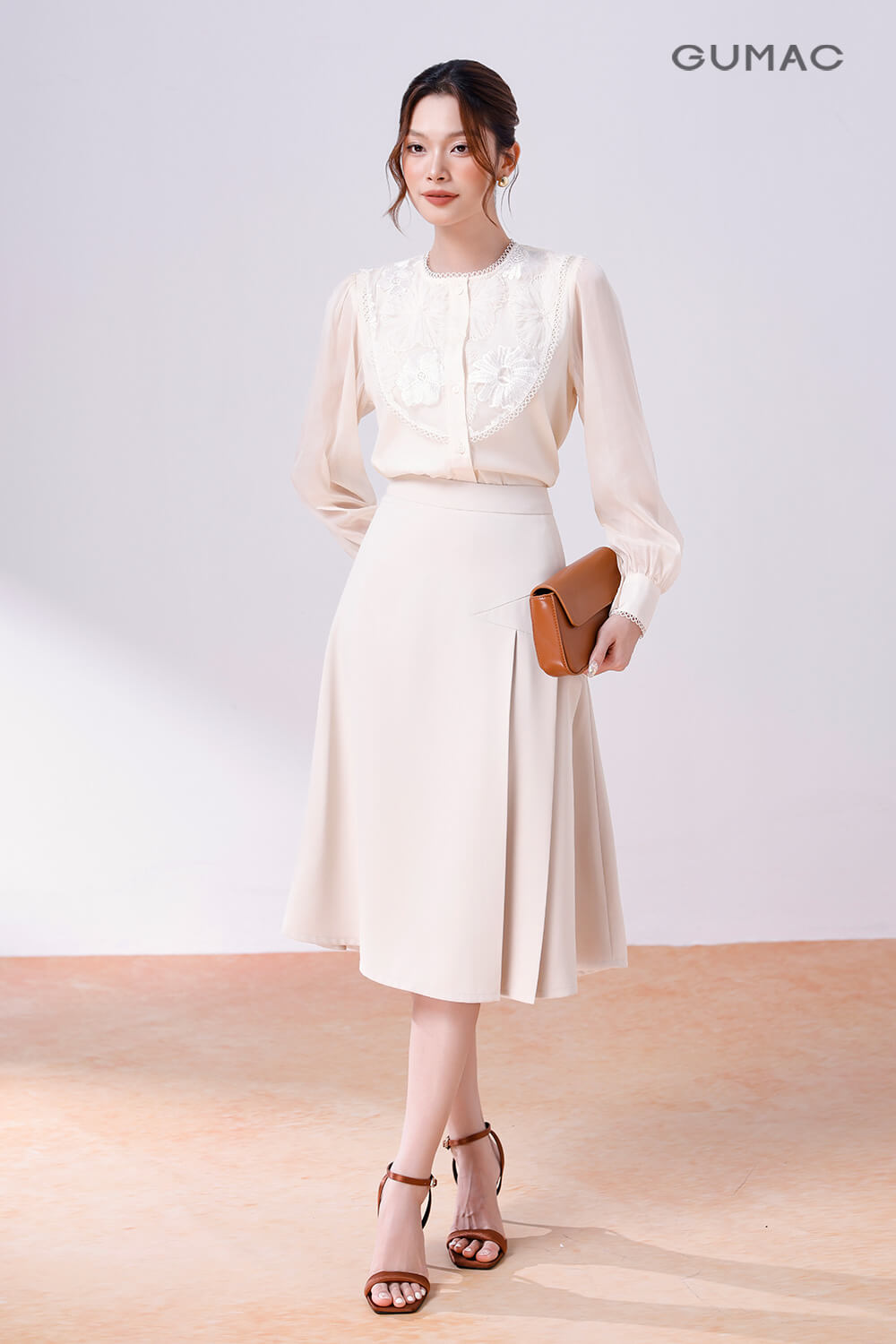 Kiểu váy dập ly dáng dài qua gối