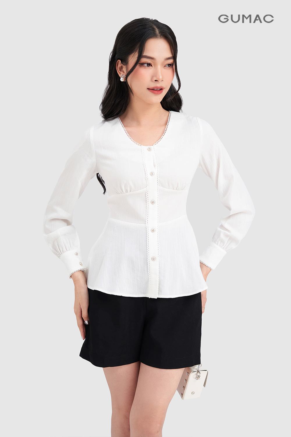 mau trang khong hop voi nguoi menh Moc