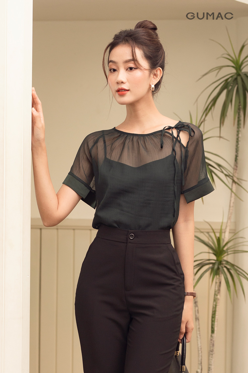 Phối sơ mi tay ngắn nữ voan và áo hai dây