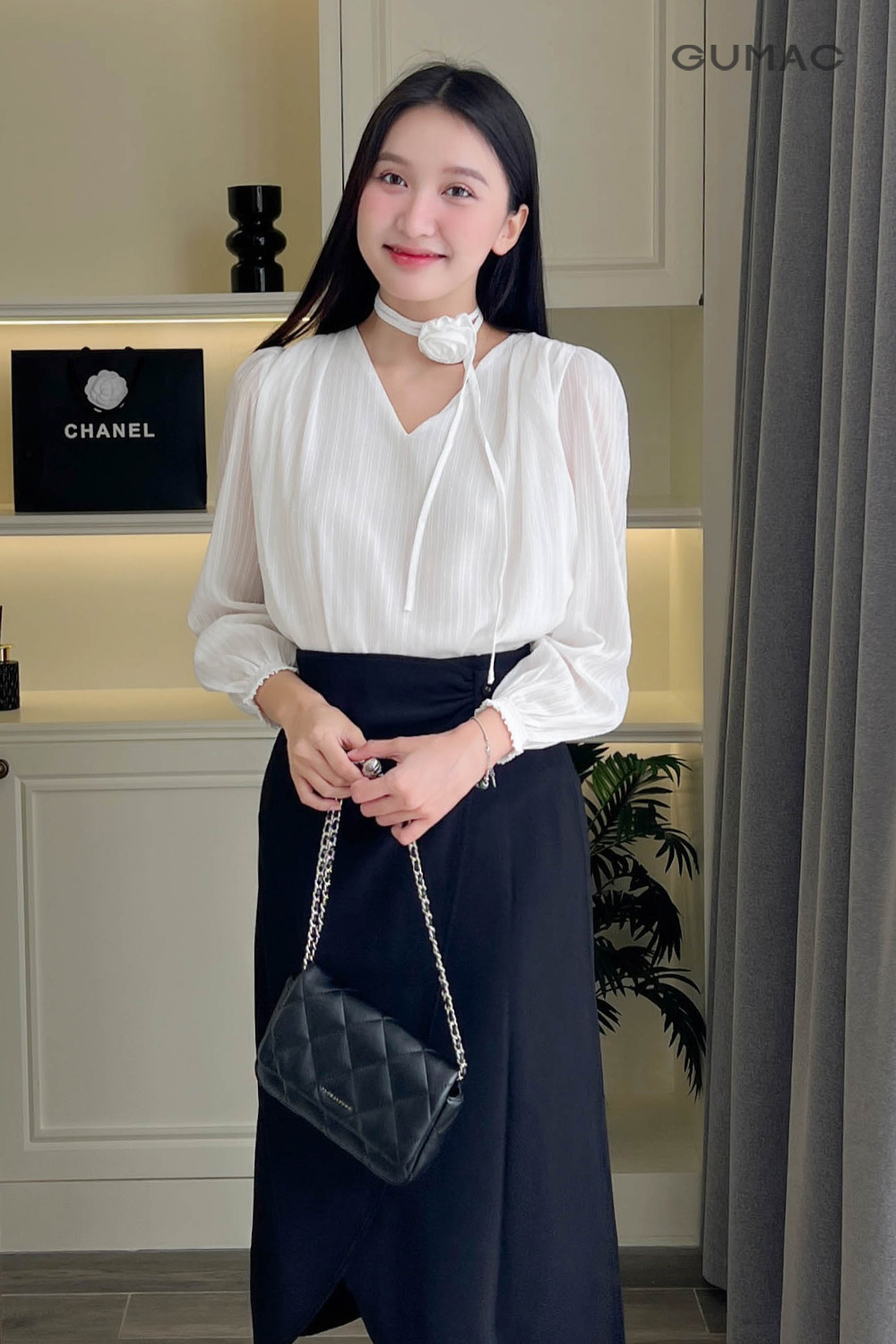 ao somi nu mau trang phoi hoa tren co 