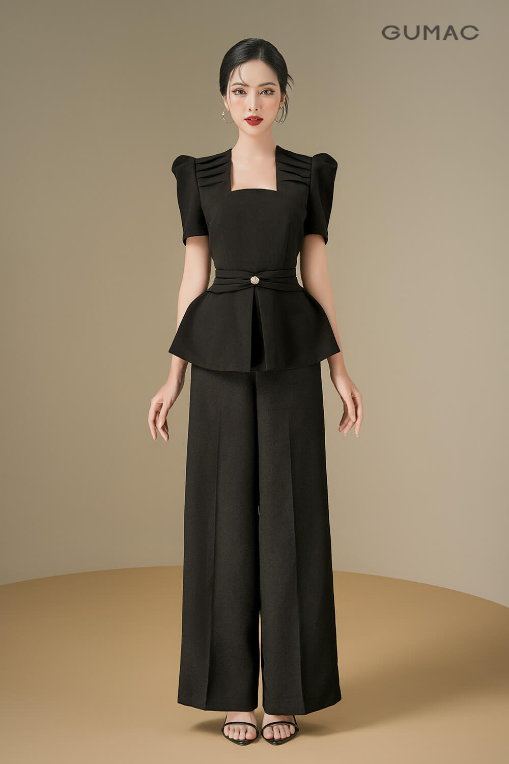 Áo sơ mi peplum nữ đẹp xếp ly cổ vuông
