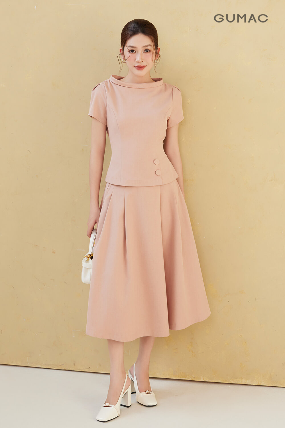 pink-feminine-outfit
