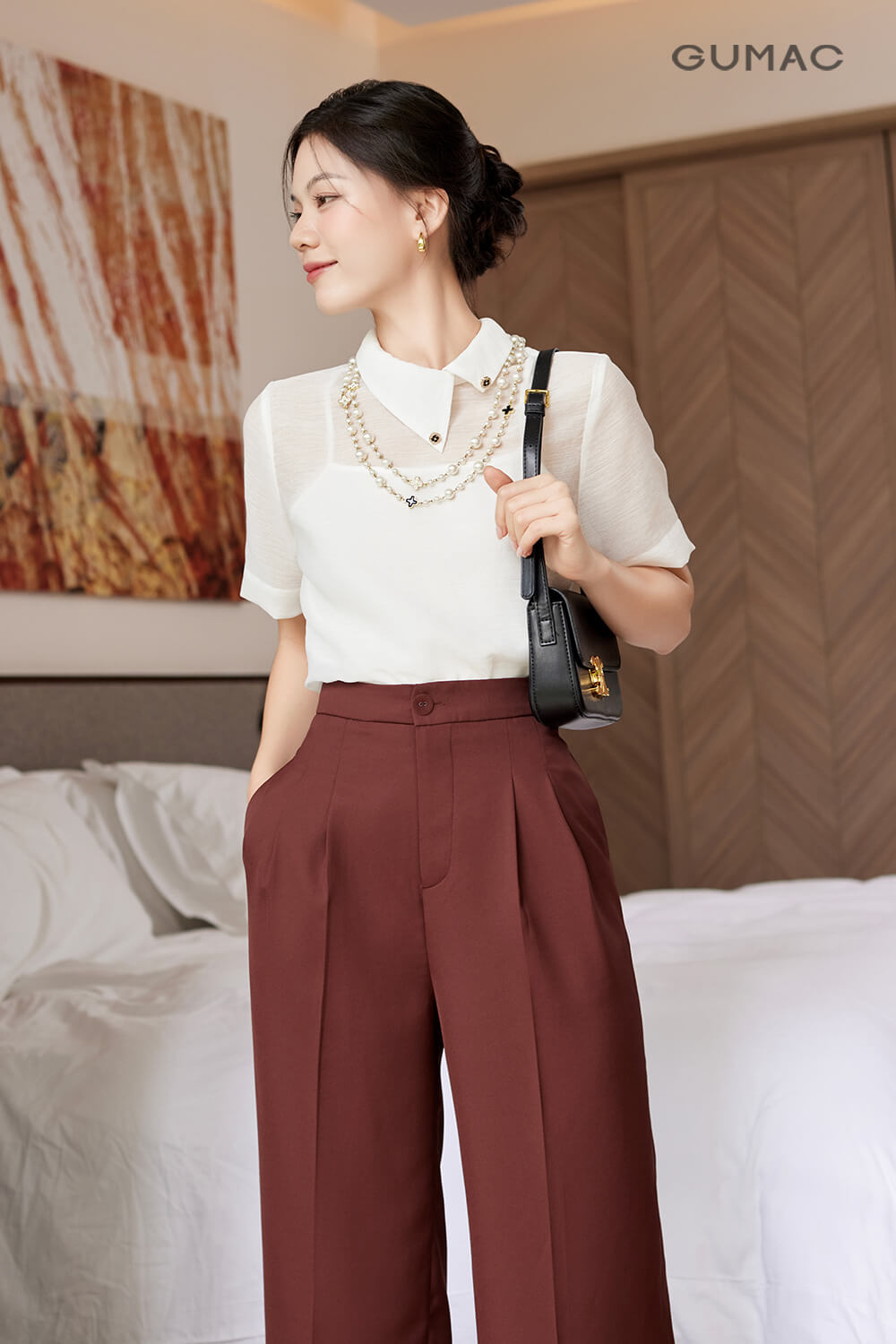 Phối phụ kiện xinh cùng áo sơ mi tay ngắn