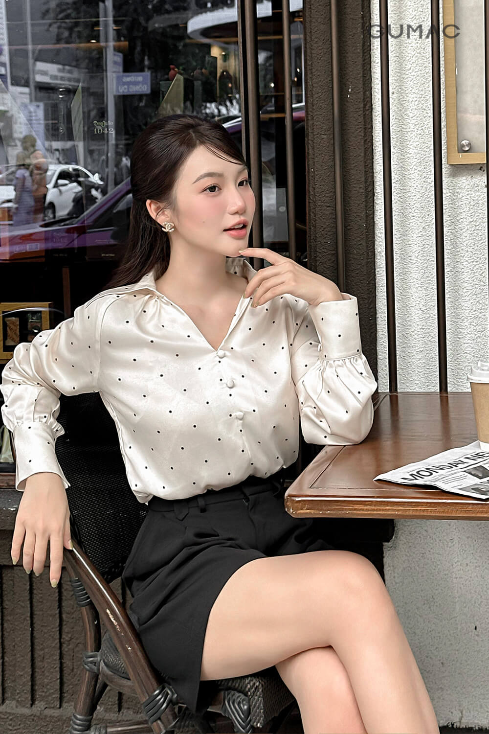 ao somi họa tiết chấm bi cổ đức