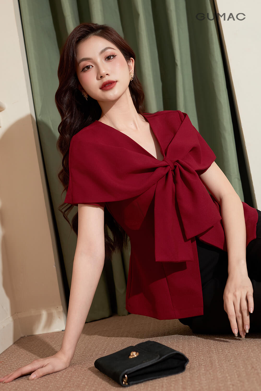 Điểm nhấn ở mọi bữa tiệc với Áo dáng peplum đỏ.
