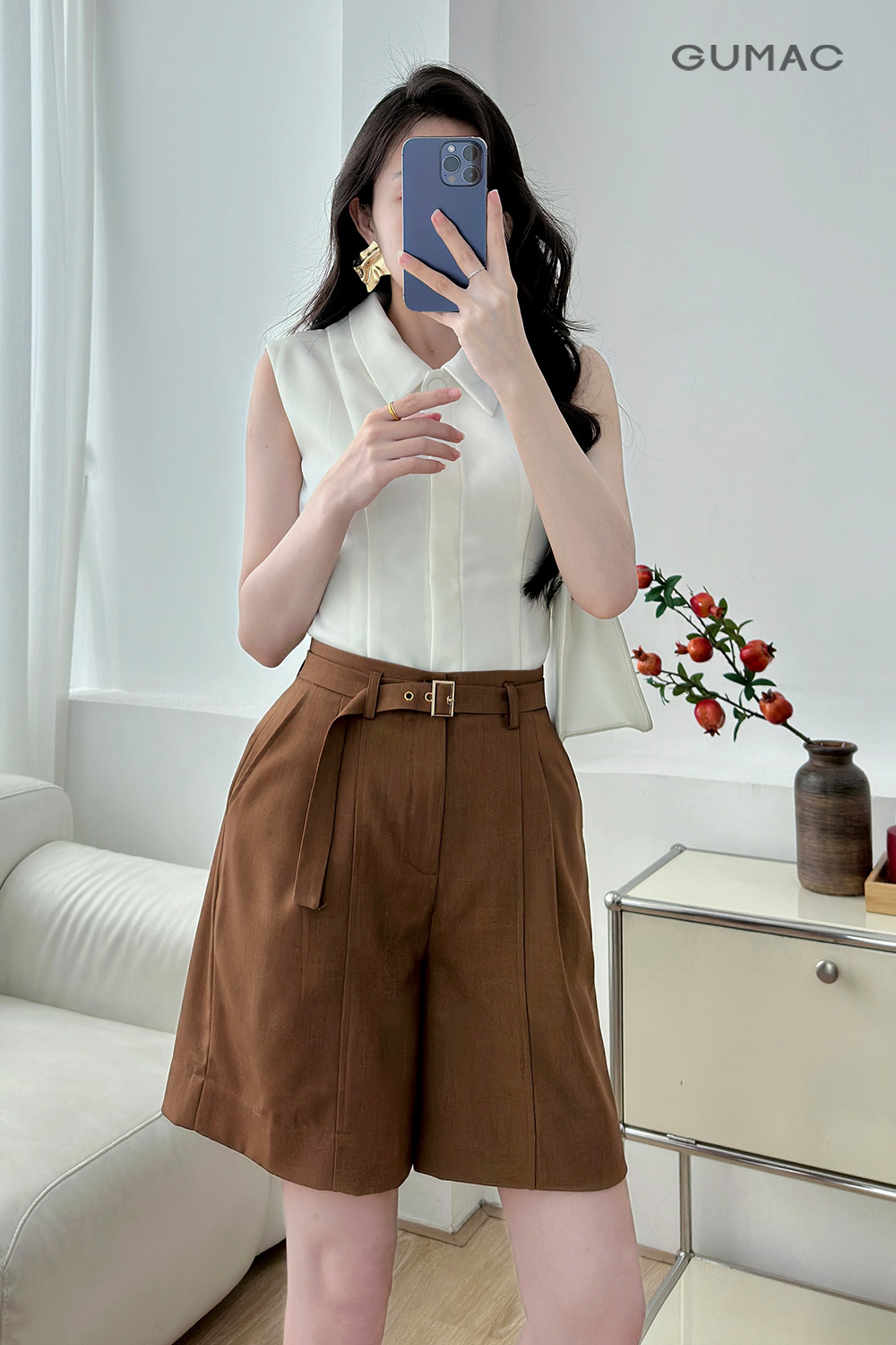 Áo kiểu cổ đức kết hợp với quần short năng động