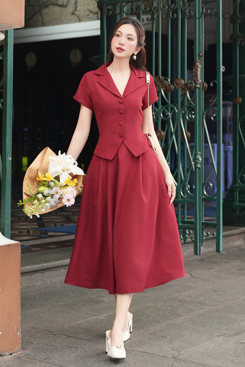 ao kieu co danton phoi voi vay A ly xoe